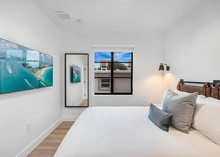 Lux Retreat By Renzzi