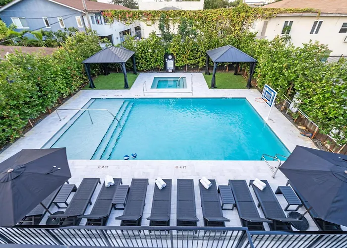 Lux Retreat By Renzzi